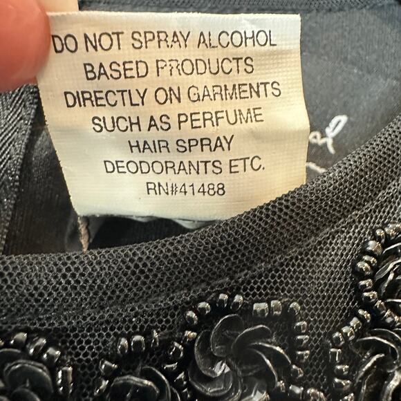 Mac Duggal Petite Embellished Cap Sleeve Fully Beaded Gown Black Women 2 NWOT - Picture 13 of 15